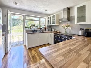 Kitchen / Breakfast Room- click for photo gallery